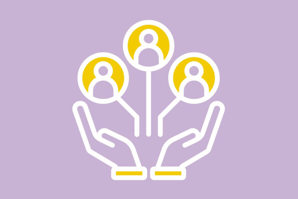 Grafik mit 2 geöffneten Händen, die 3 Personen-Icons halten